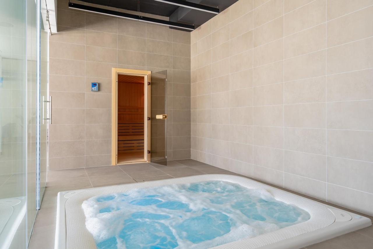 Cosy And Centrally Located Apartment In Estepona Eksteriør bilde